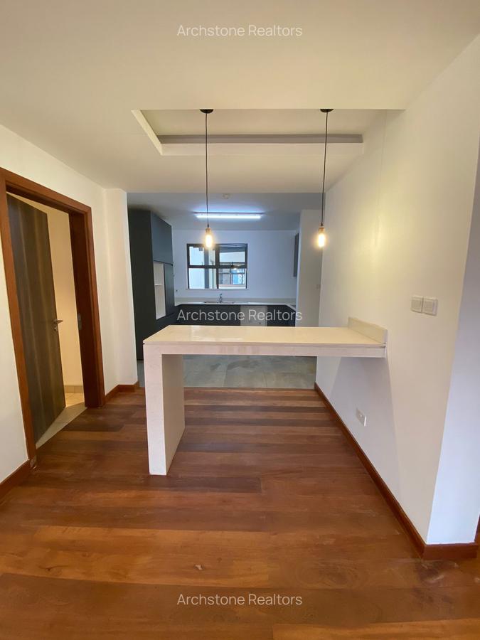 4 Bed Apartment with En Suite in Rosslyn - 2