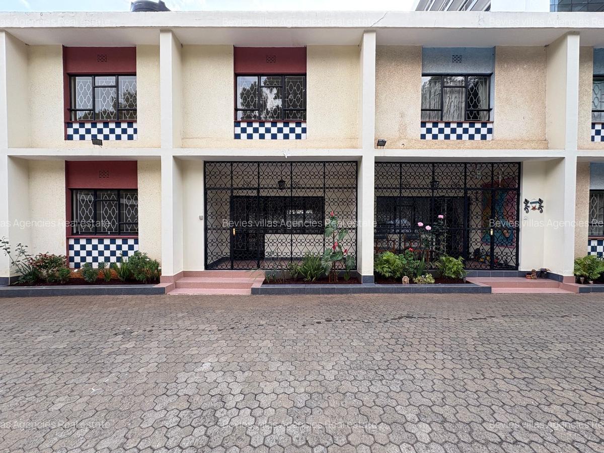5 Bed Townhouse with En Suite at Riverside Drive - 1