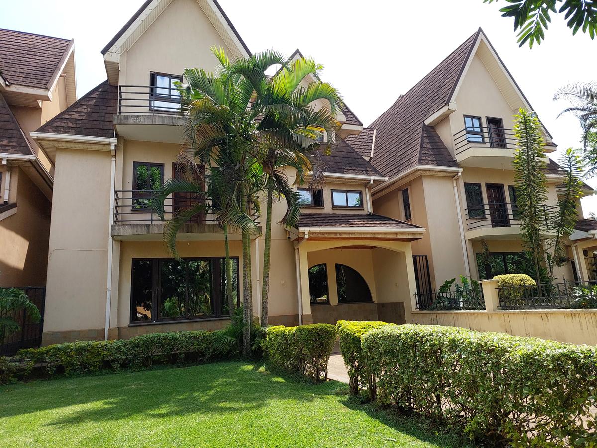 5 Bed Townhouse with En Suite at Lavington - 6