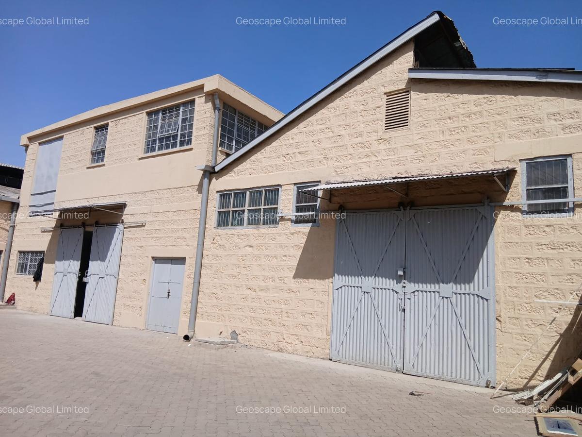 5,000 ft² Warehouse with Parking in Industrial Area - 1