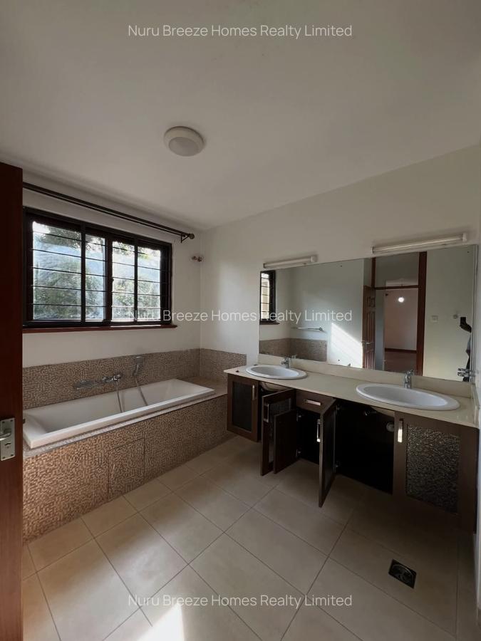 5 Bed Townhouse with En Suite in Lavington - 15