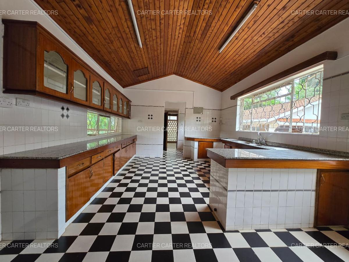 5 Bed House with En Suite in Gigiri - 11