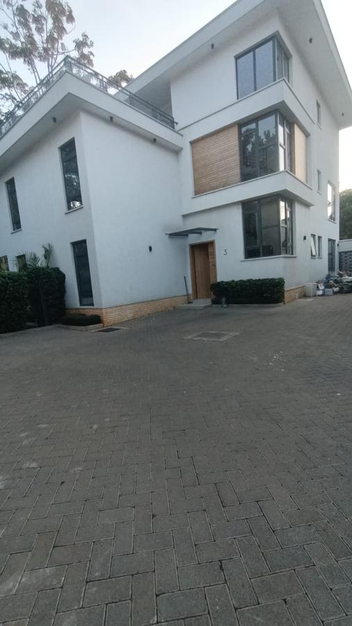 5 Bed Townhouse with En Suite at Lavington Green - 1