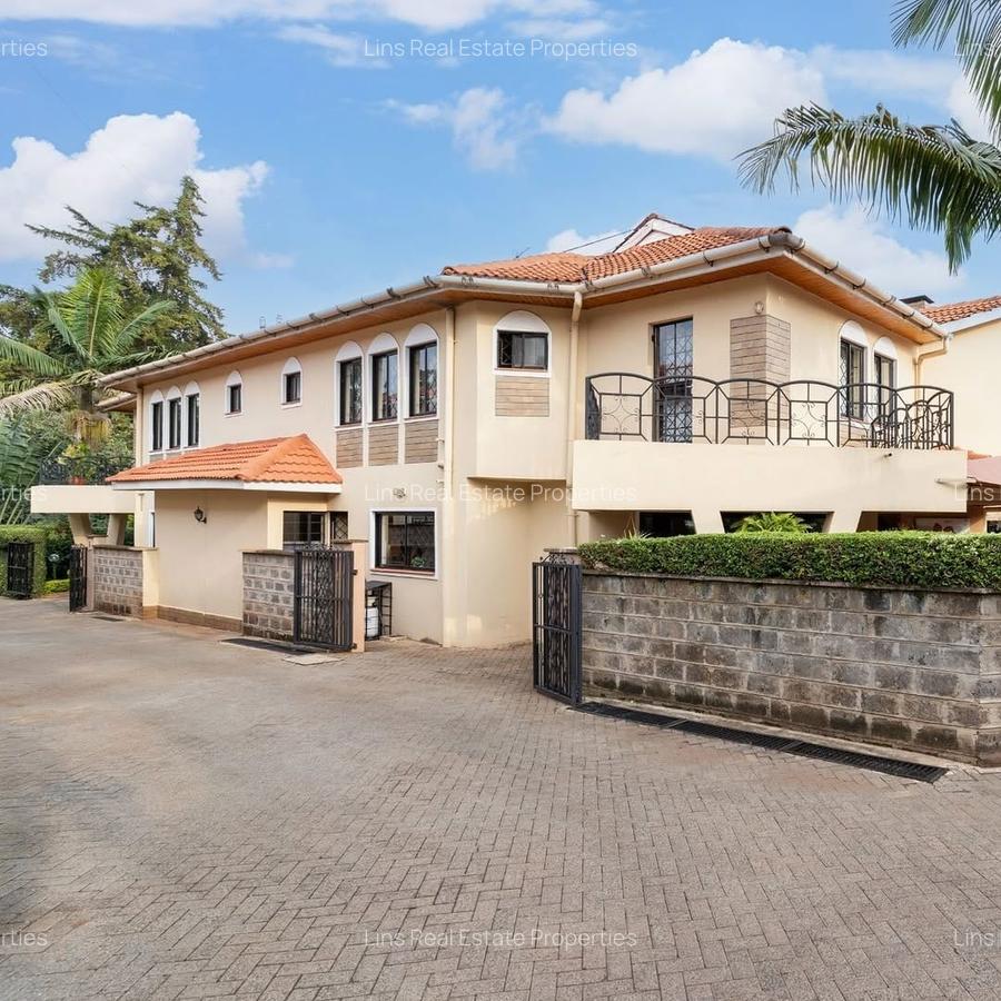 5 Bed Townhouse with En Suite in Lavington - 3
