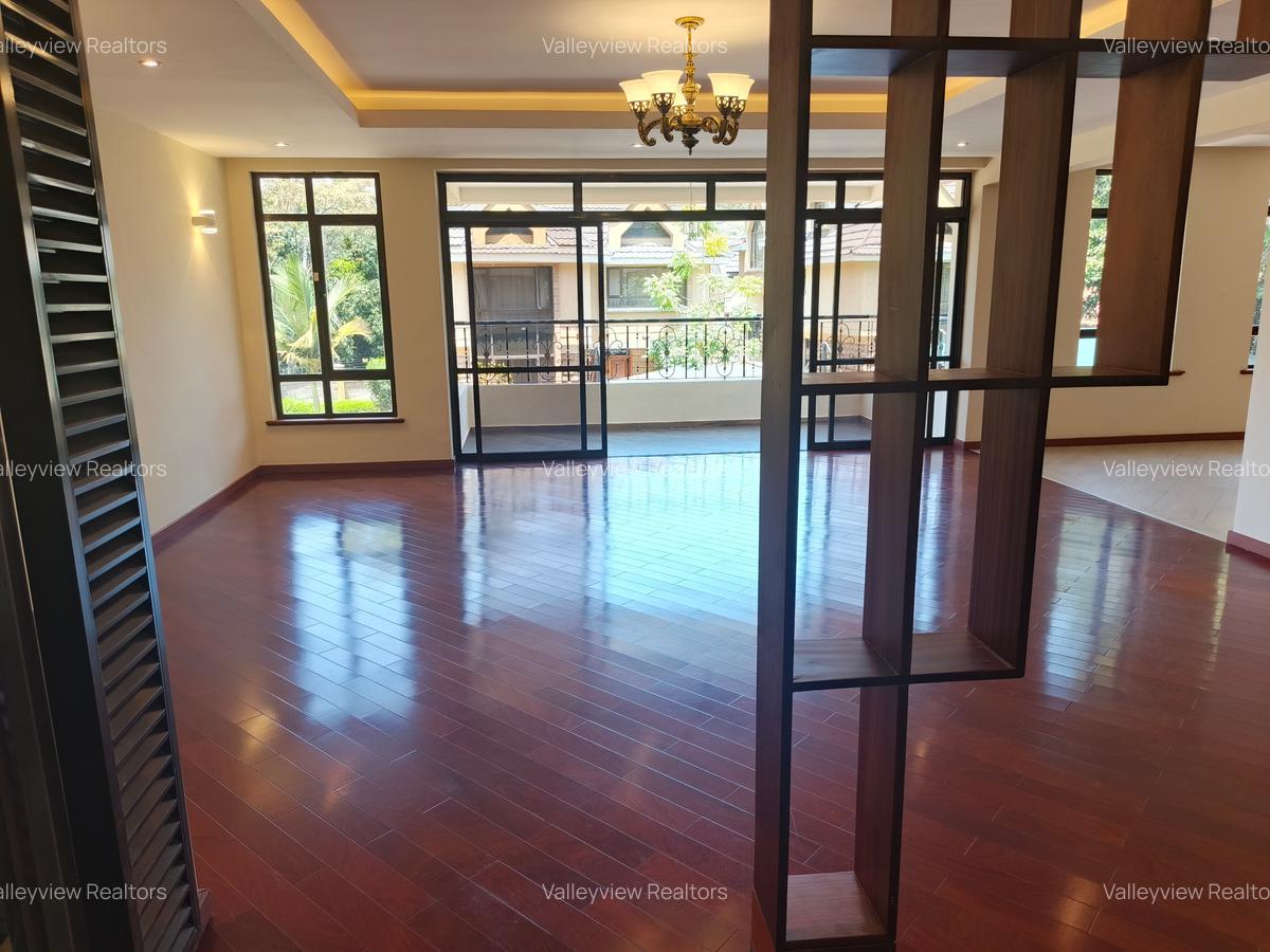 5 Bed Townhouse with En Suite at Lavington - 10