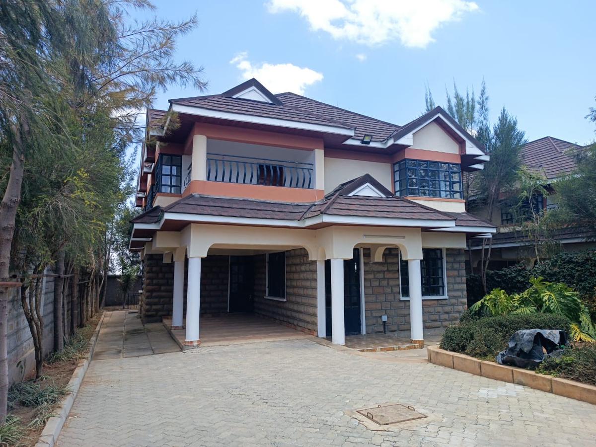 5 Bed Townhouse with En Suite at Acacia - 1