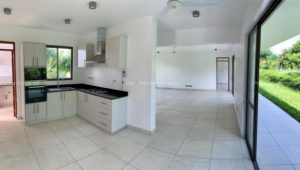 3 Bed Villa with En Suite at Awali Estate - 9