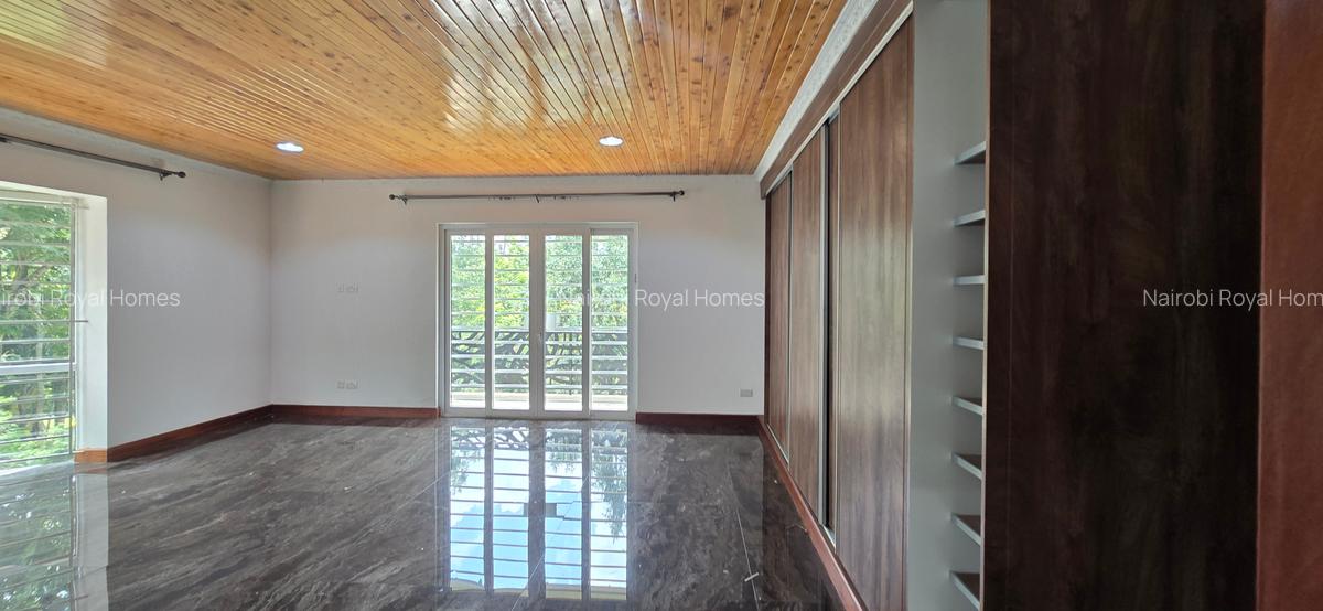 5 Bed House with En Suite at Rosslyn Lone Tree - 15