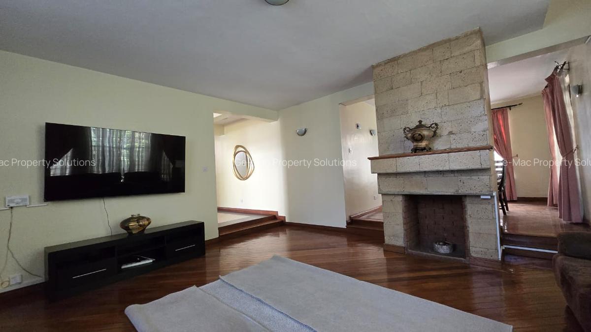 5 Bed House with En Suite in Lavington - 3