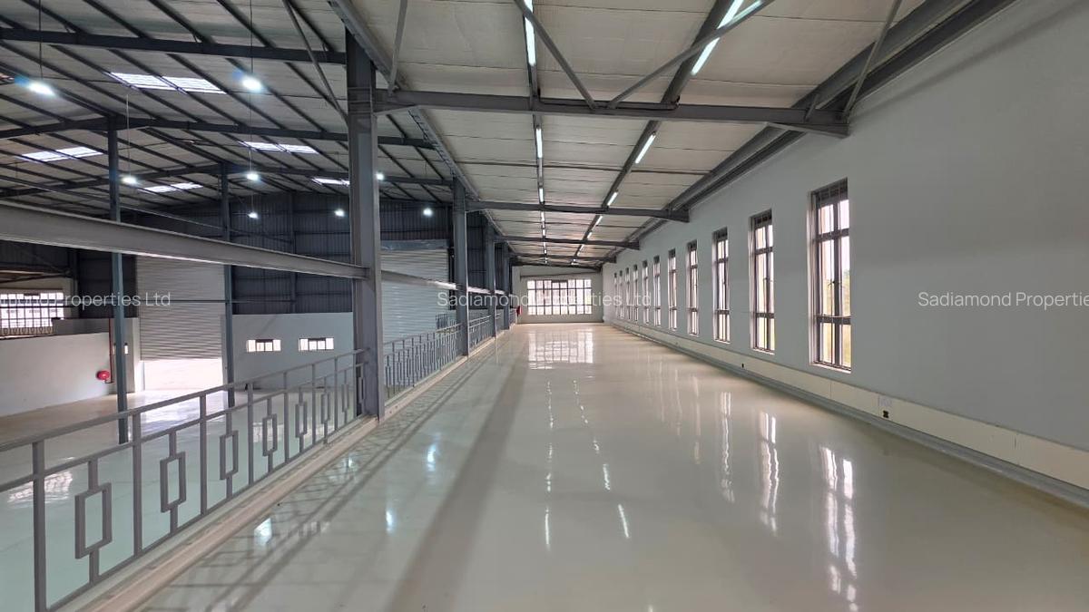 4,950 ft² Office with Backup Generator in Tatu City - 1