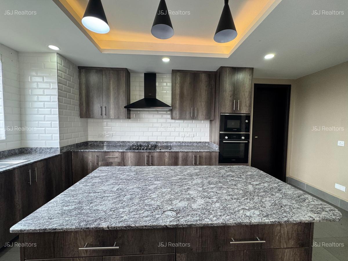 3 Bed Apartment with En Suite in Lavington - 8