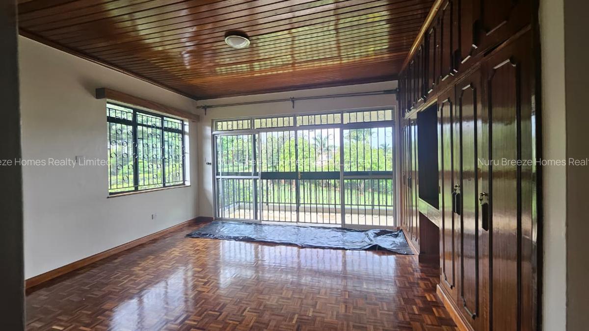 5 Bed House with En Suite in Runda - 9