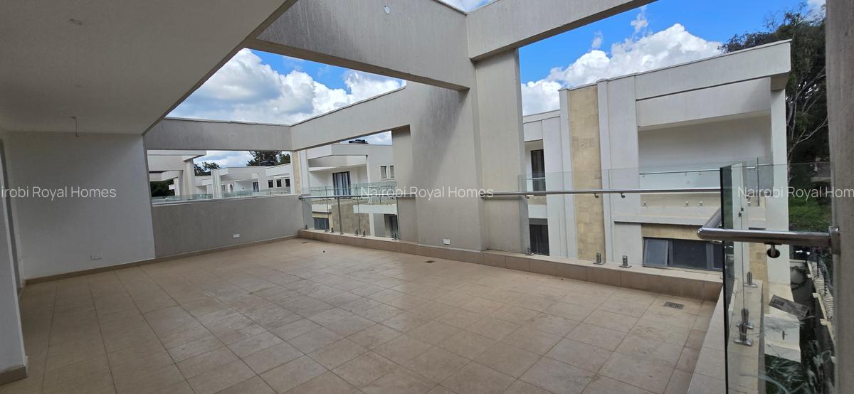 5 Bed Townhouse with En Suite at Lavington Green - 11