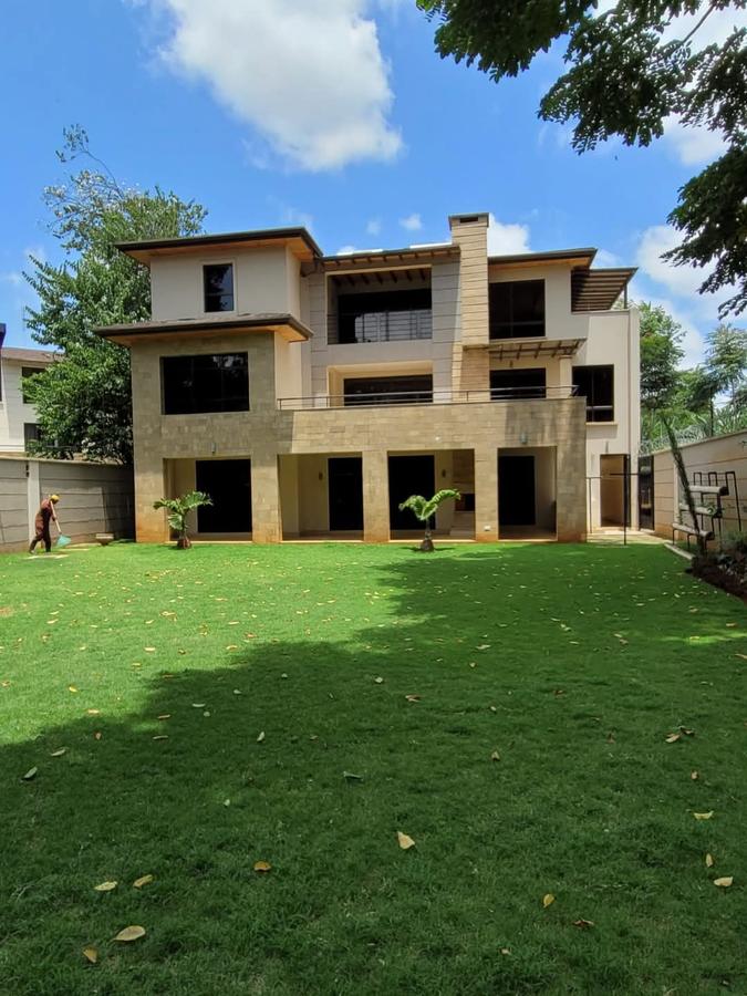 5 Bed Townhouse with En Suite at Lavington - 1