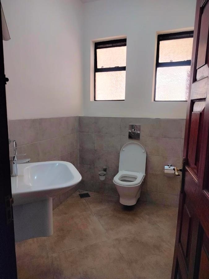 5 Bed Townhouse with En Suite in Westlands Area - 18