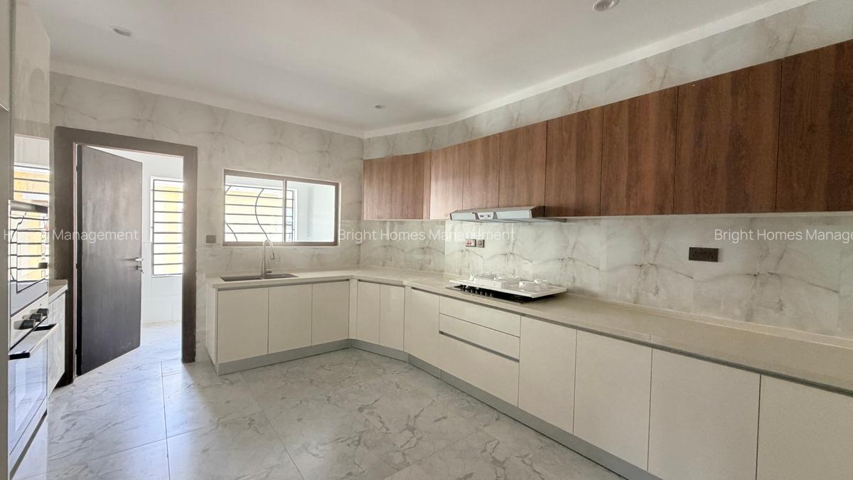 3 Bed Apartment with En Suite in Kileleshwa - 4