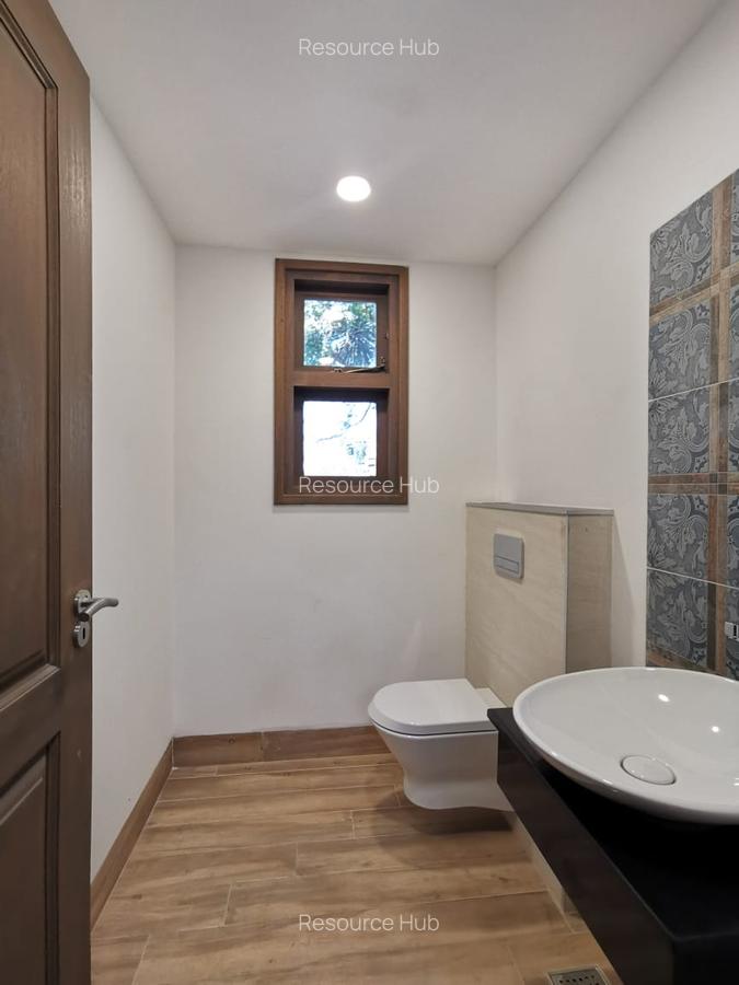 1 Bed Townhouse with Garden at Off Brook House Drive - 10