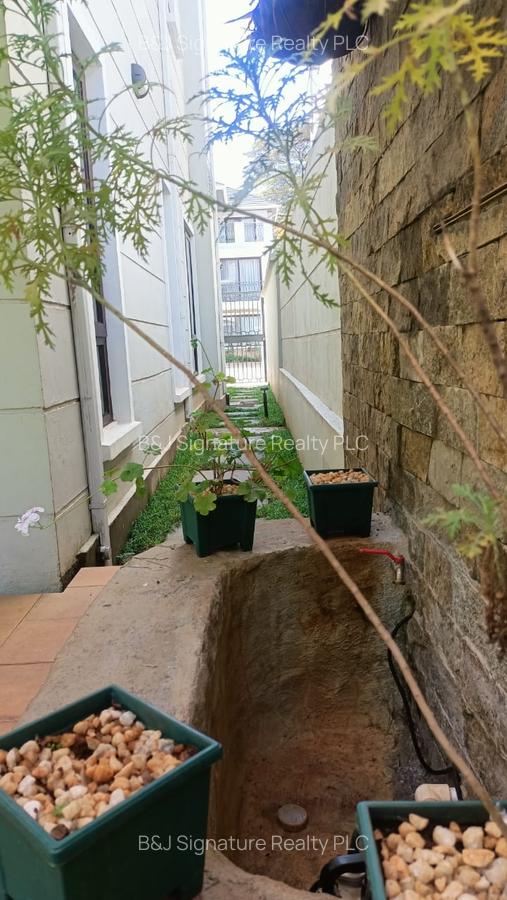 4 Bed Villa with En Suite in Westlands Area - 12