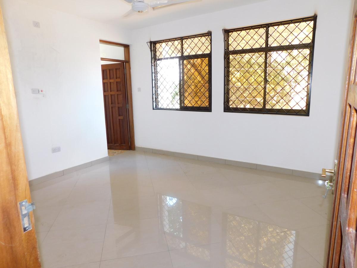 3 Bed Apartment with En Suite at Beach Road - 9