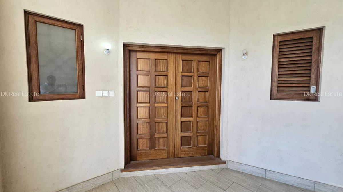 Serviced 3 Bed Apartment with En Suite at Sixth Avenue - 3