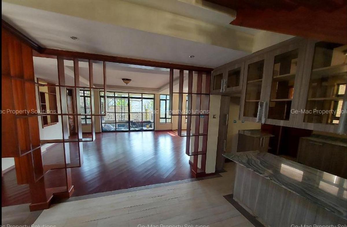 5 Bed House with En Suite in Lavington - 9