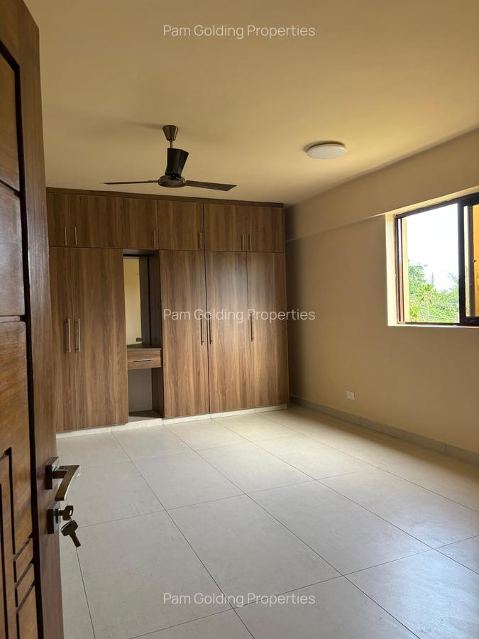 4 Bed Apartment with En Suite at Moyne Drive - 2