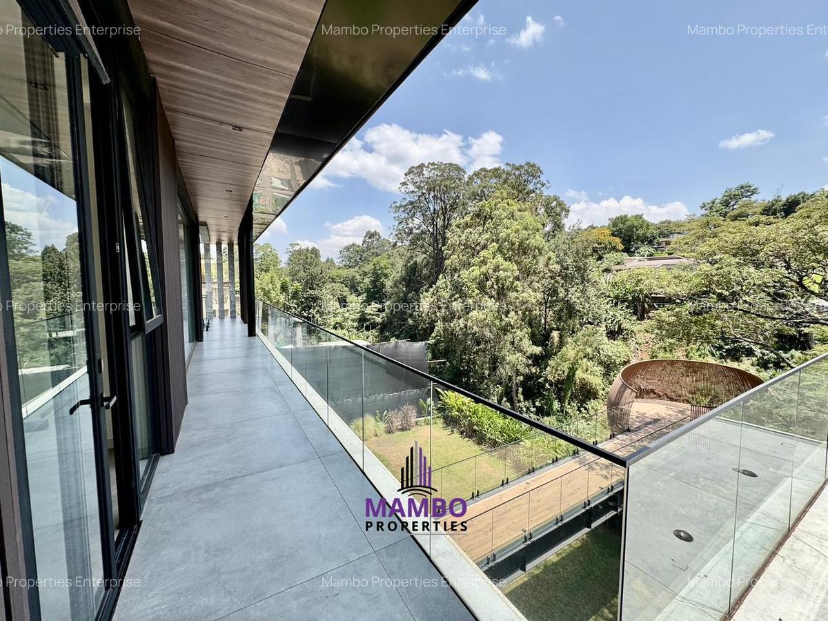 5 Bed House with En Suite at Saunders Close - 8