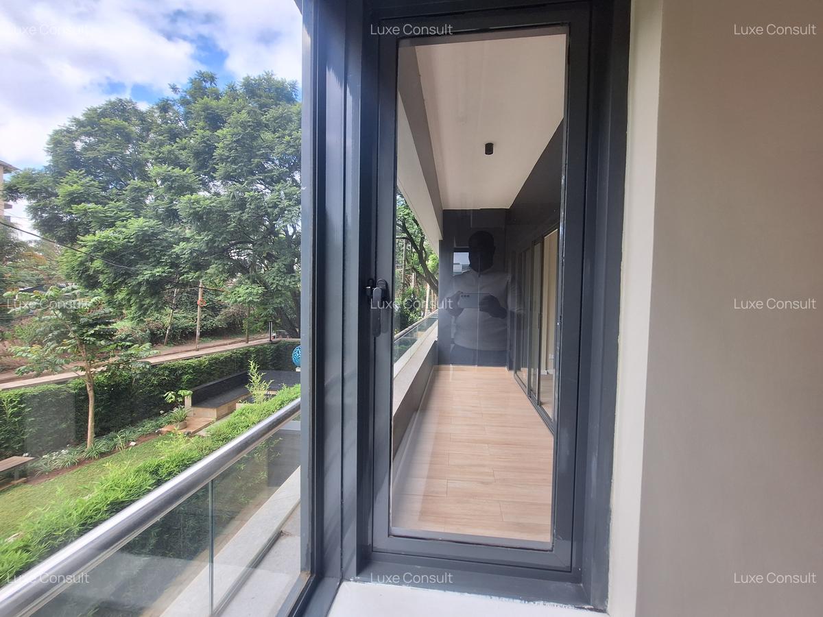 2 Bed Apartment with En Suite at Riverside Drive - 10