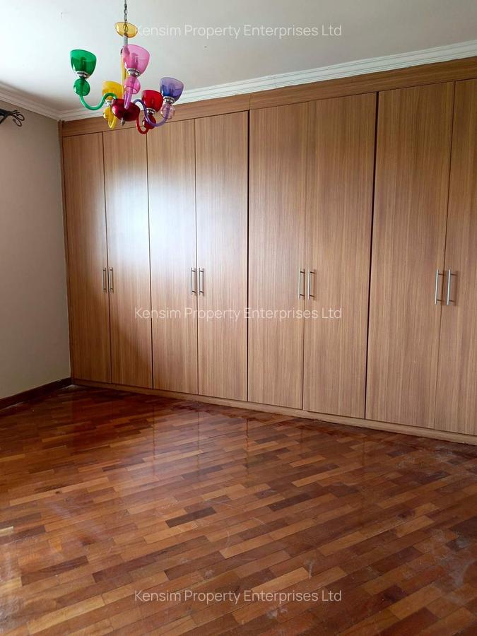 4 Bed Townhouse with En Suite in Ridgeways - 6