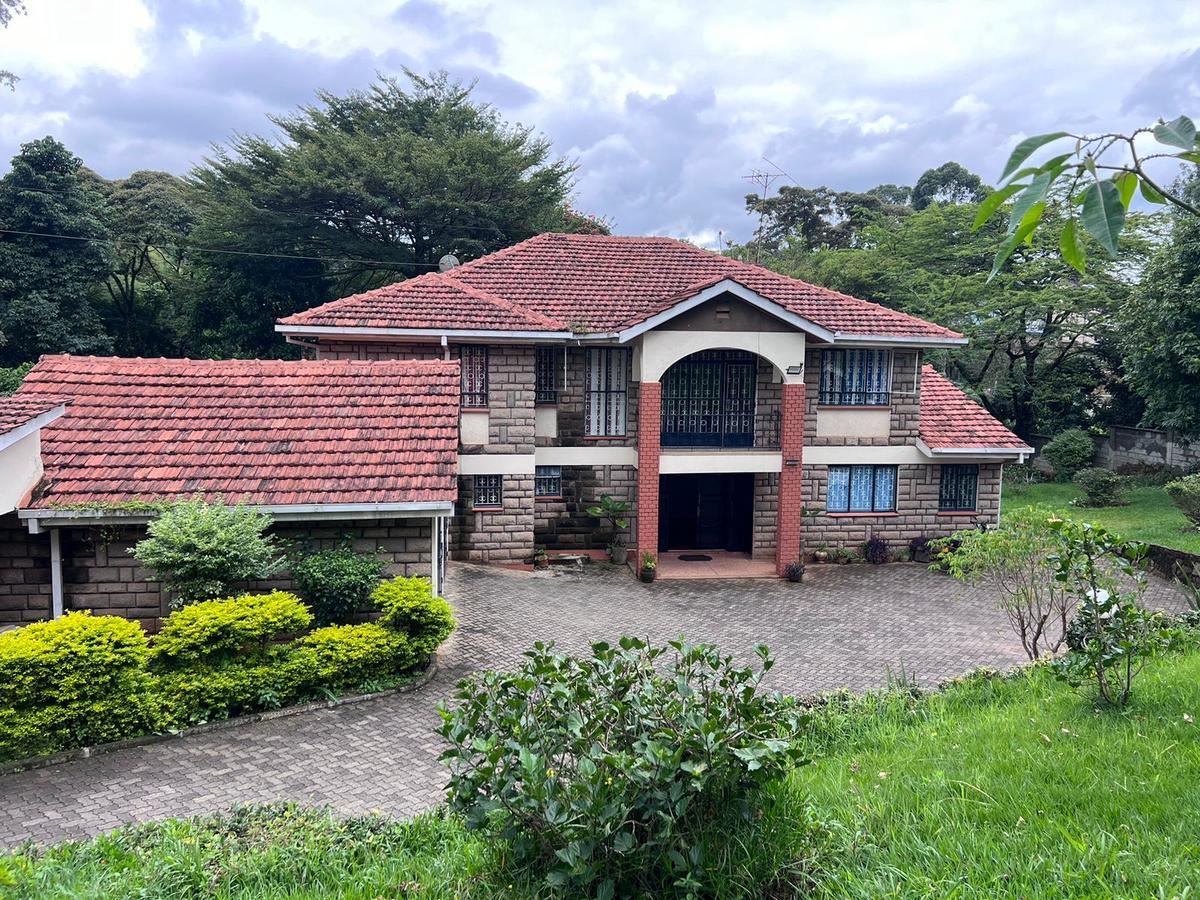 5 Bed House with En Suite in Lavington - 2