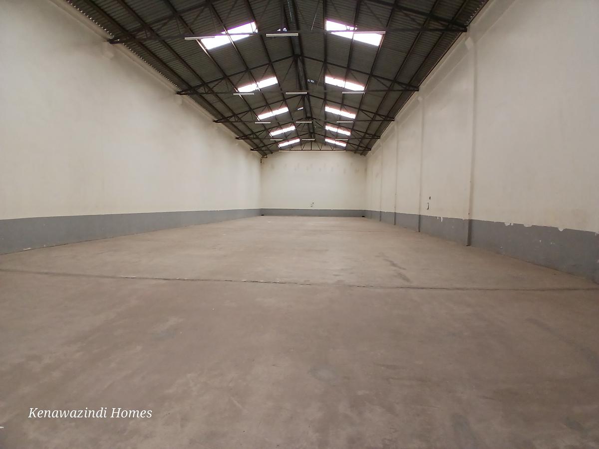 9,000 ft² Warehouse with Service Charge Included at Gateway Mall - 6