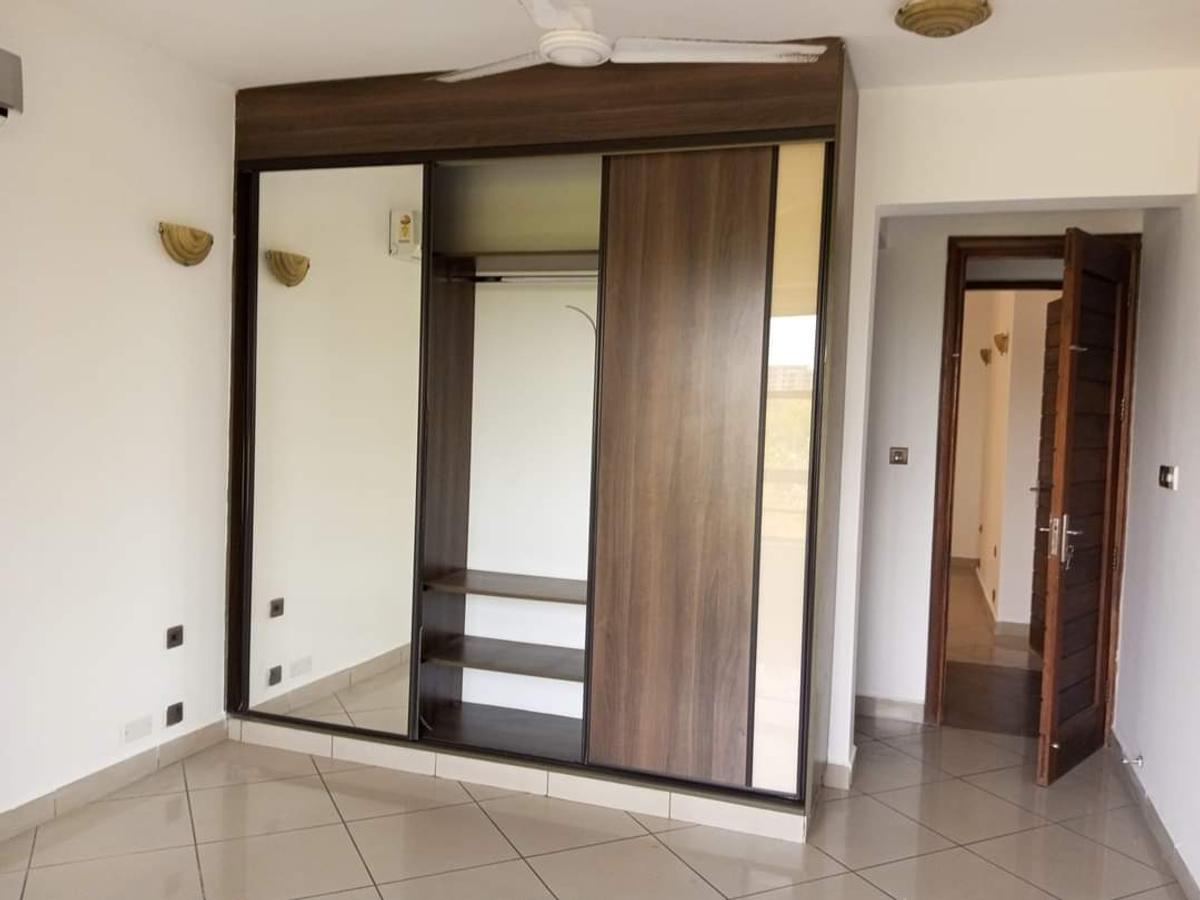 Serviced 3 Bed Apartment with En Suite at Links Road - 11