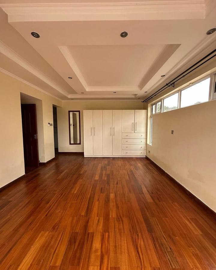 5 Bed Townhouse with En Suite at Lavington - 7