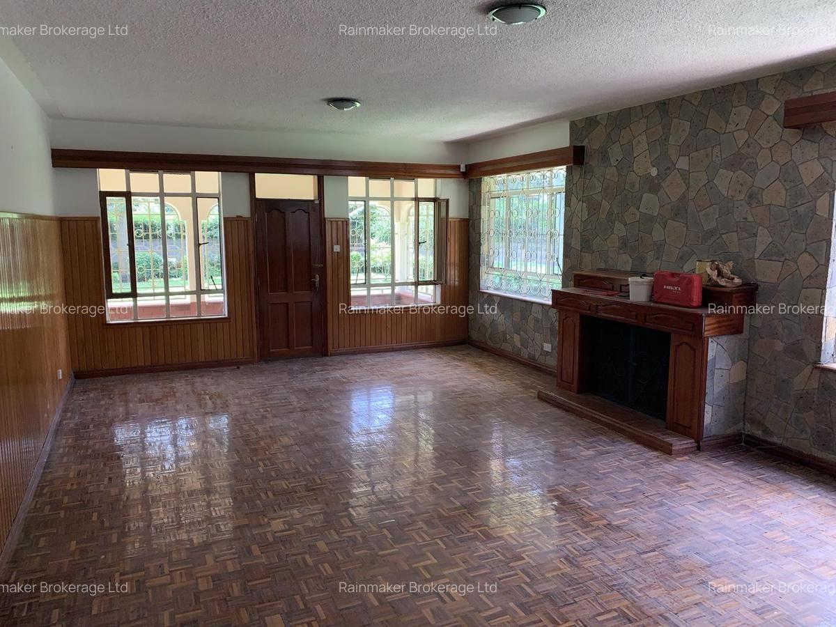 5 Bed House with En Suite in Nyari - 12