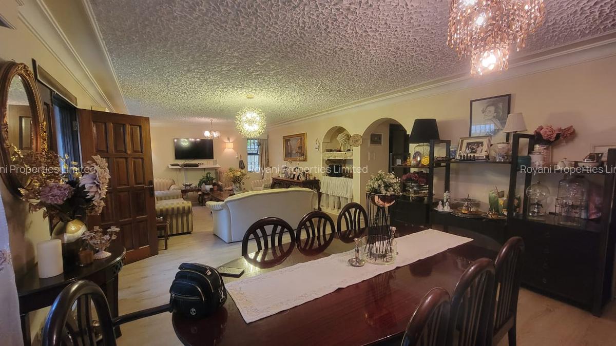 5 Bed House with En Suite in Lavington - 2