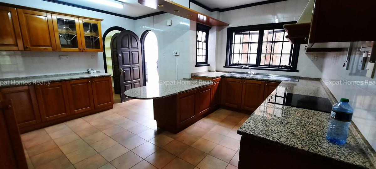 4 Bed Villa with En Suite in Lavington - 7