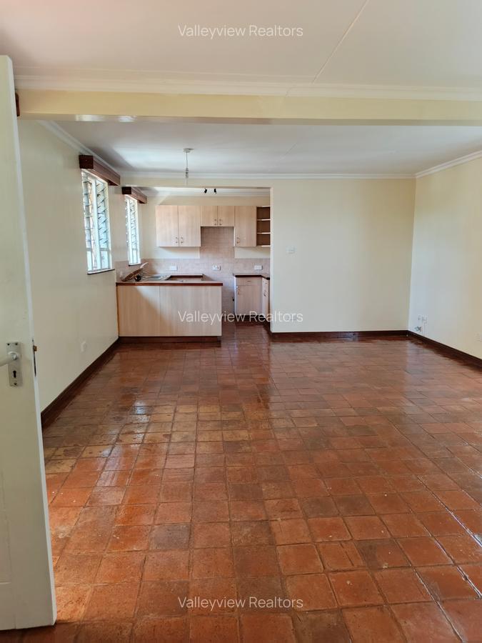 3 Bed Villa with En Suite at Lavington - 6