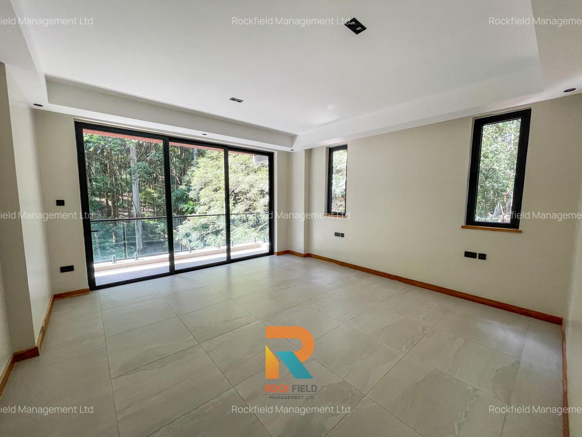 4 Bed Apartment with En Suite in Spring Valley - 6