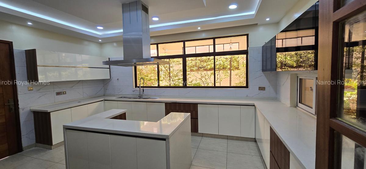 5 Bed Townhouse with En Suite at Lavington Green - 9