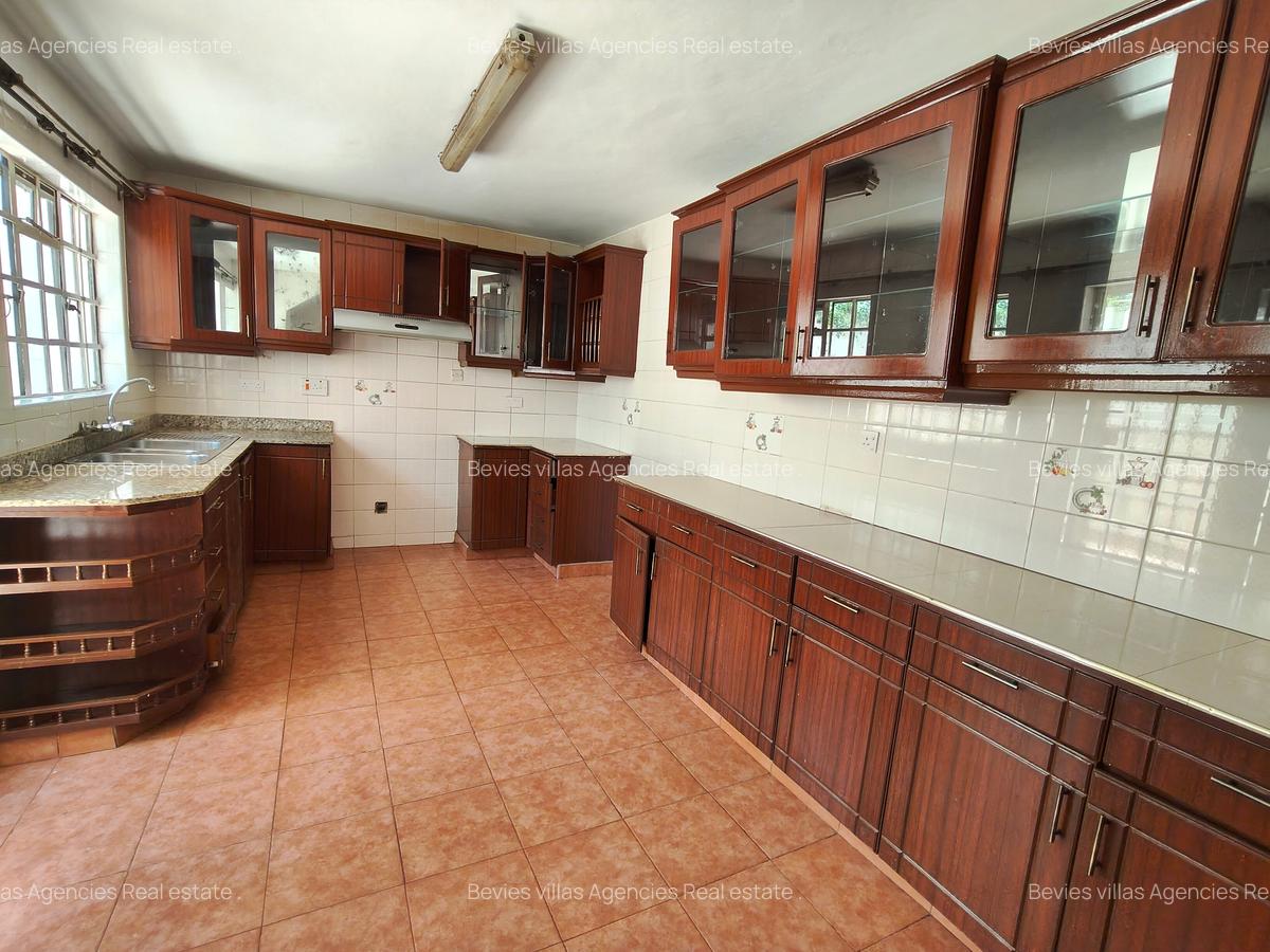 5 Bed Townhouse with En Suite at Westlands - 3