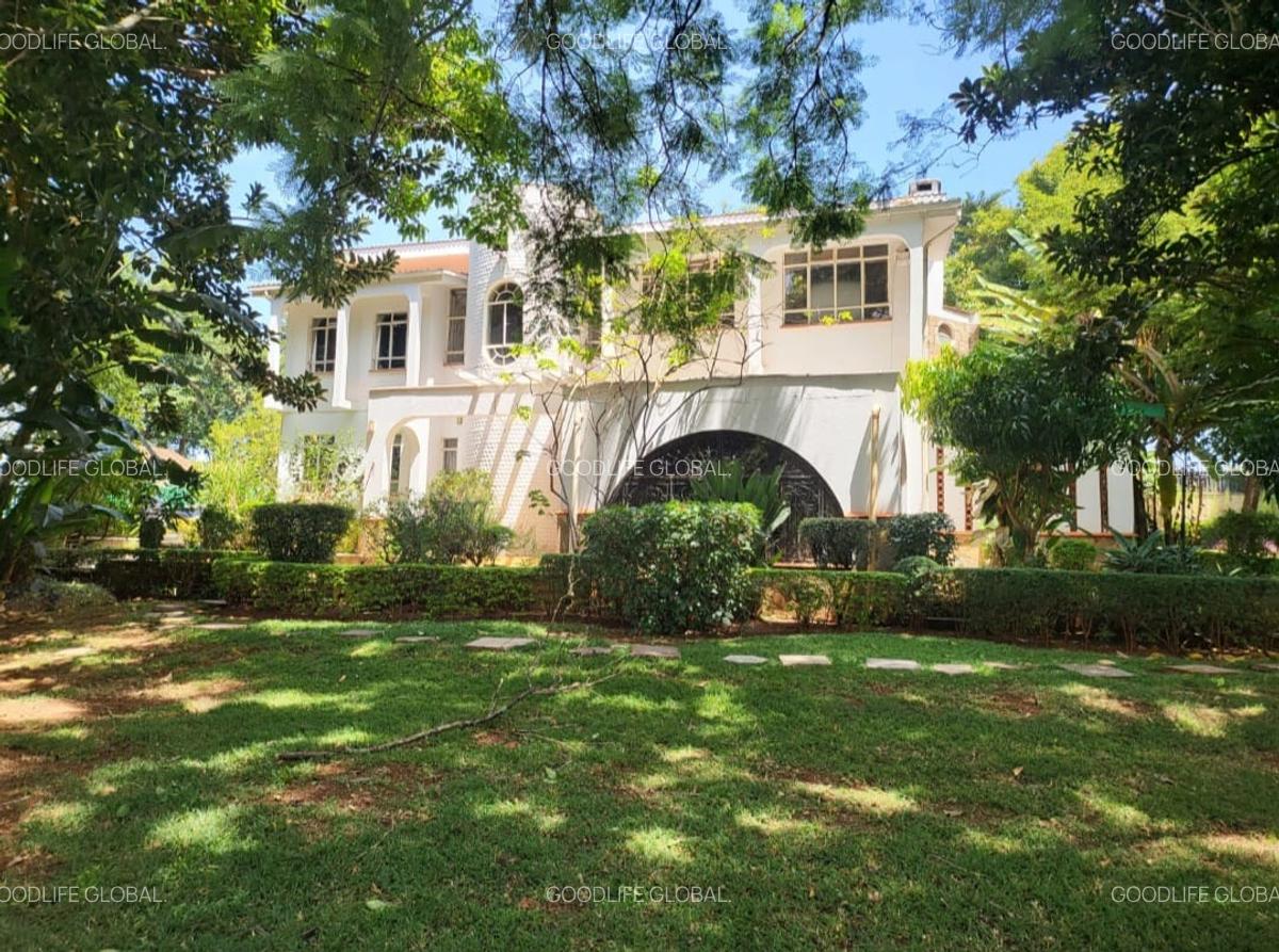 5 Bed House with En Suite at Nyari - 1