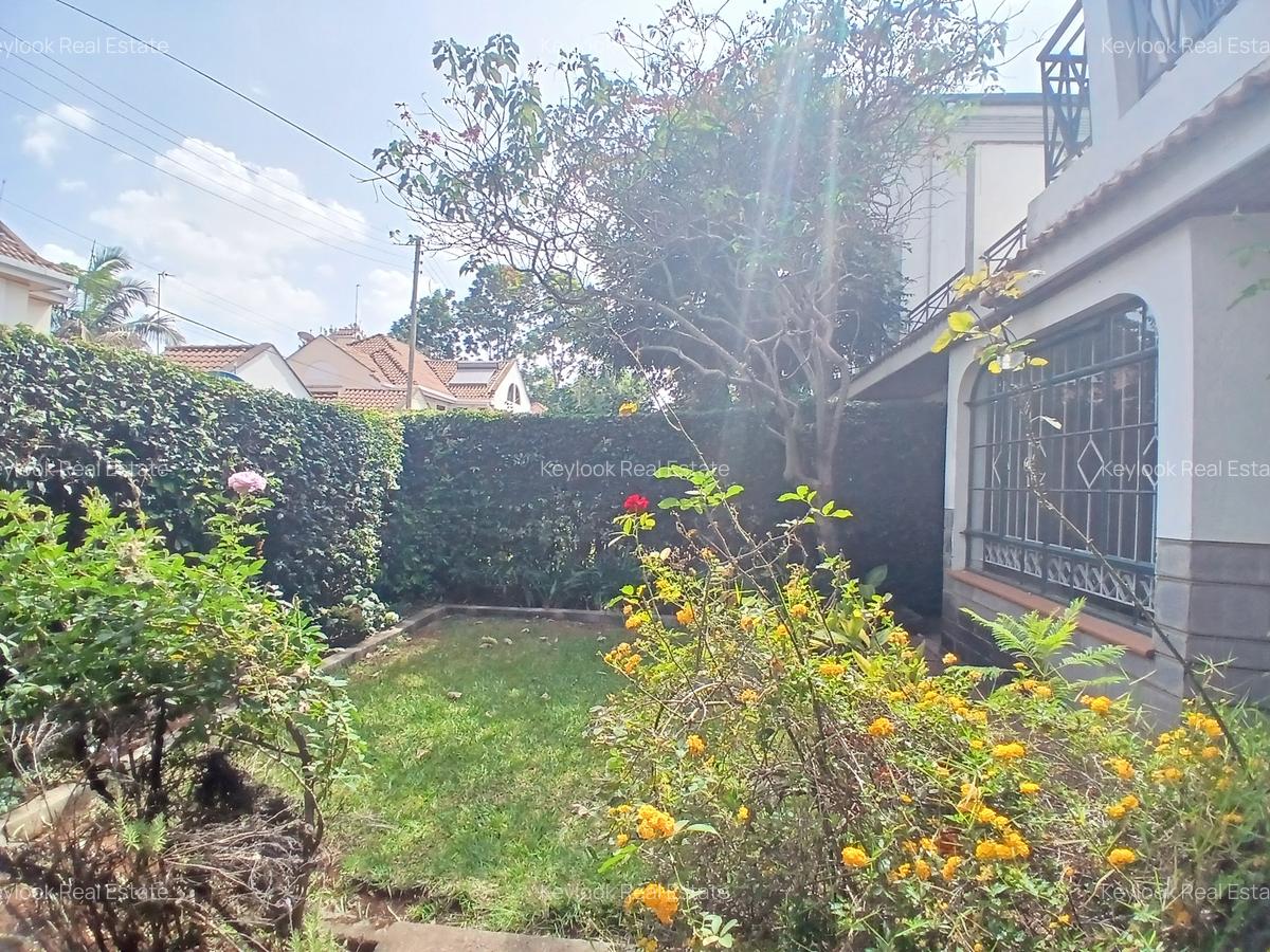 4 Bed Townhouse with En Suite at Lavington - 3