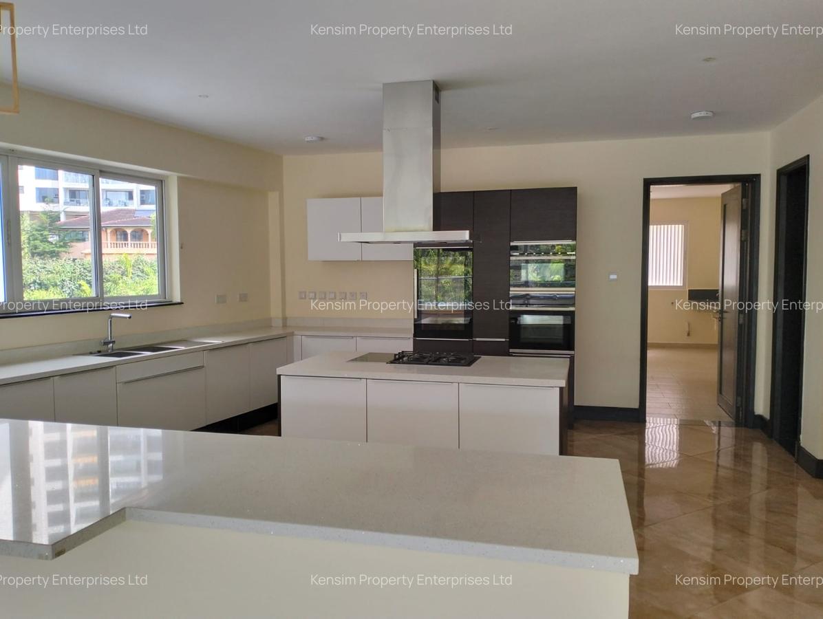 4 Bed Apartment with En Suite in Brookside - 17