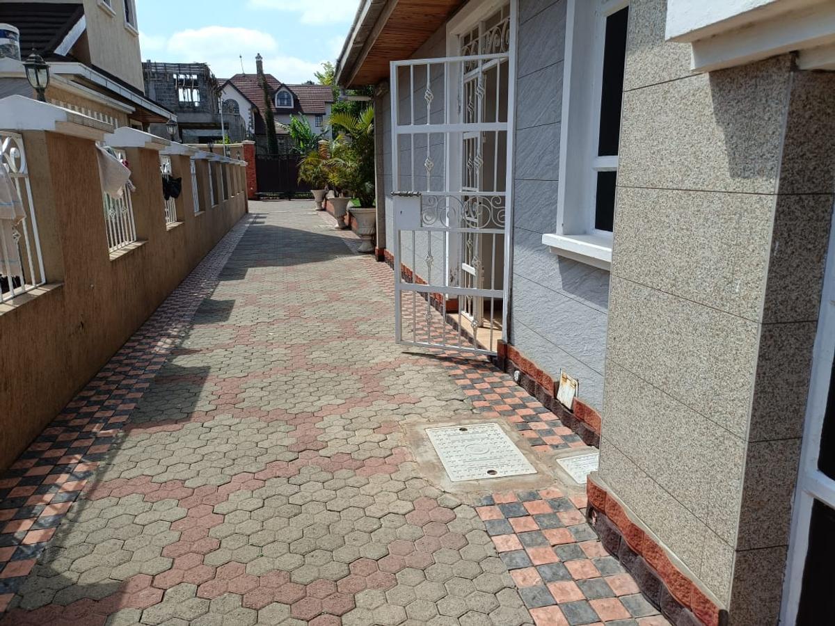 3 Bed House with En Suite at Flame Tree - 19