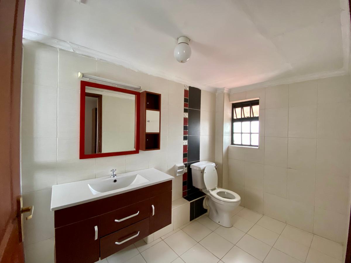 4 Bed Townhouse with En Suite in Lavington - 18