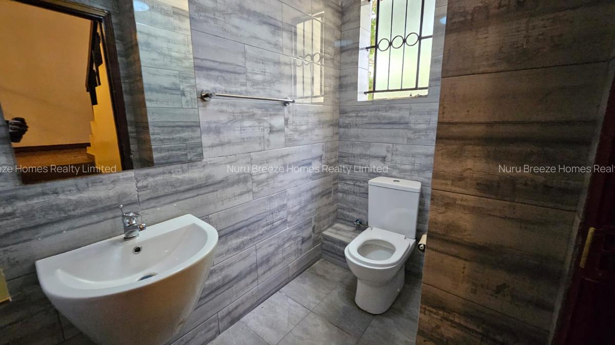 5 Bed House with En Suite in Runda - 14