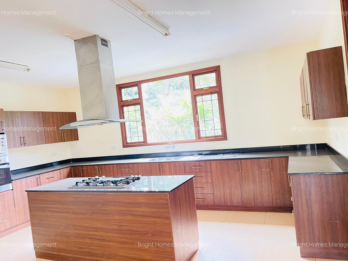 4 Bed Apartment with En Suite in Riverside - 9