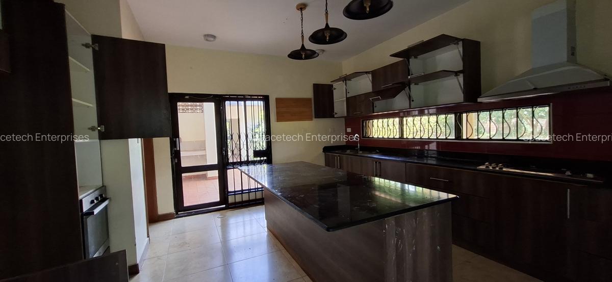 4 Bed Townhouse with En Suite in Runda - 12