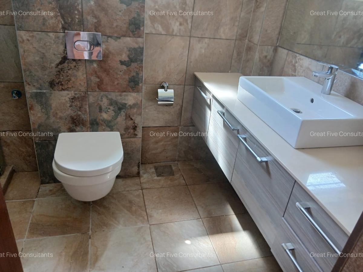 5 Bed Villa with En Suite in Westlands Area - 14