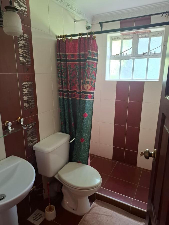 4 Bed House with En Suite in Lavington - 11